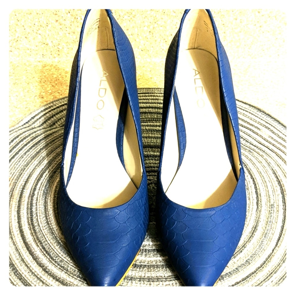 ALDO womens blue leather pattern heels
